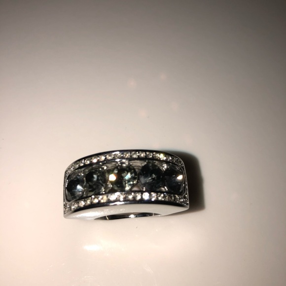 Beautiful ring size 9 - Picture 3 of 5
